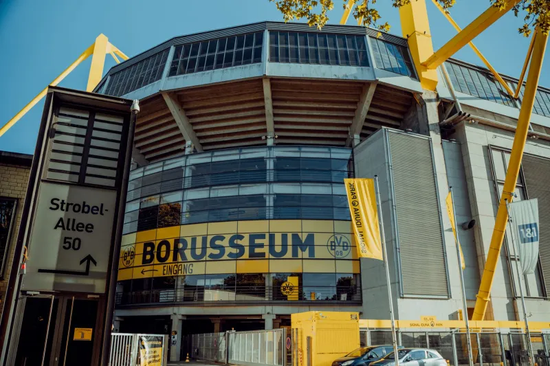 Geld allein schießt keine Tore: Warum Bundesliga-Klubs 2026 trotz Rekordausgaben sportlich stagnieren